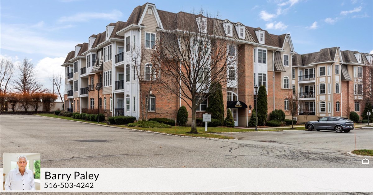 410 Pacing Way, Westbury, NY 11590